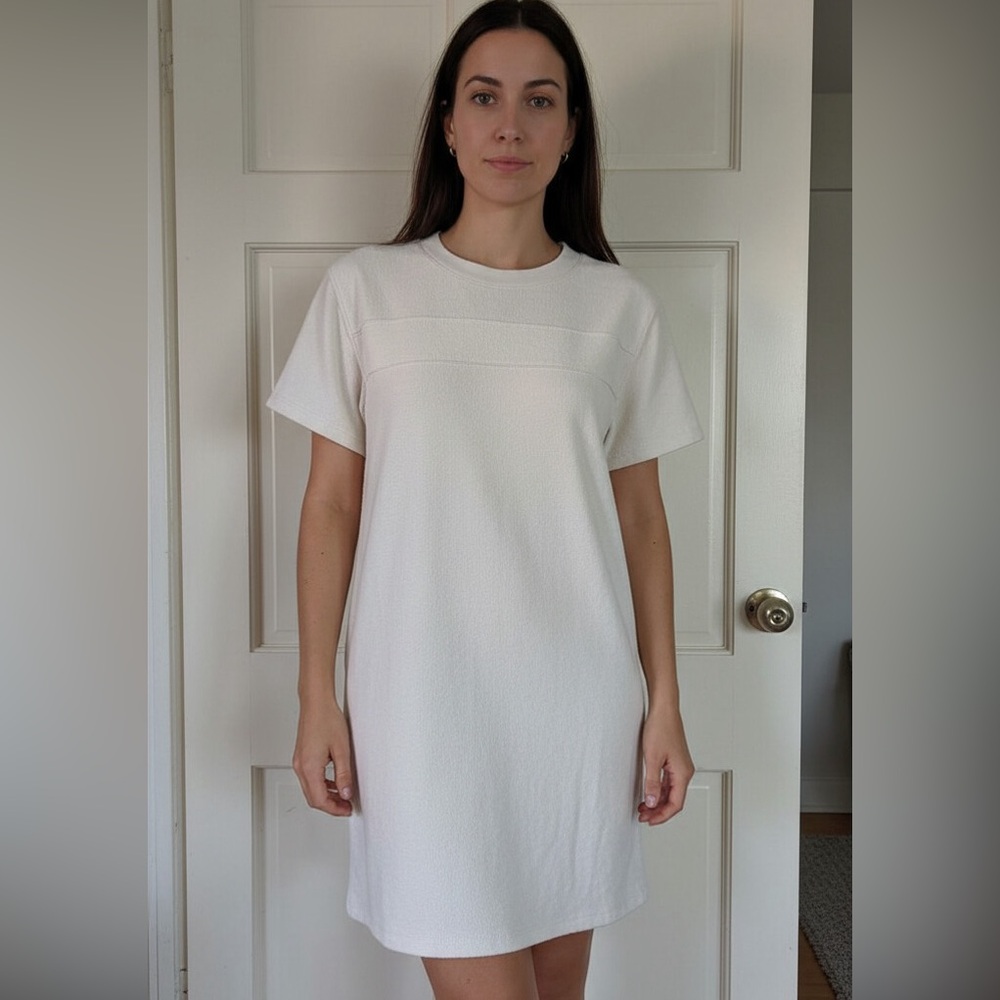 Nation LTD - Finn Crewneck
Dress in Cream